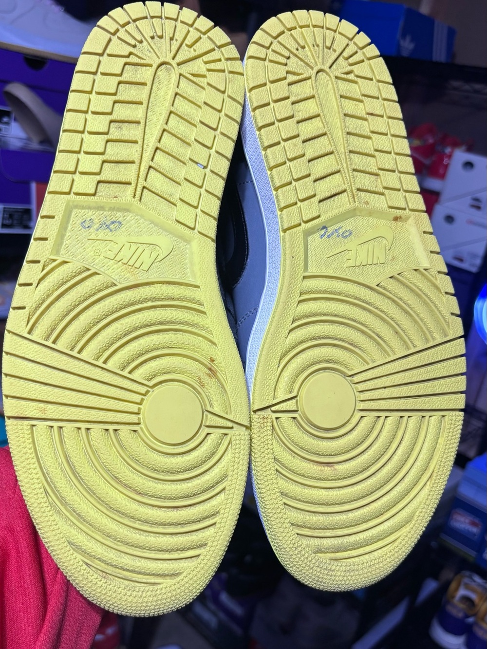 JORDAN 1 RETRO LOW 'VIBRANT YELLOW' - 10M - Picture 6 of 8